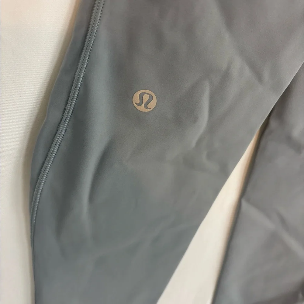 NWT Lululemon sz2 Base Pace HR Tight 25” Leggings in gray… - Picture 5 of 7